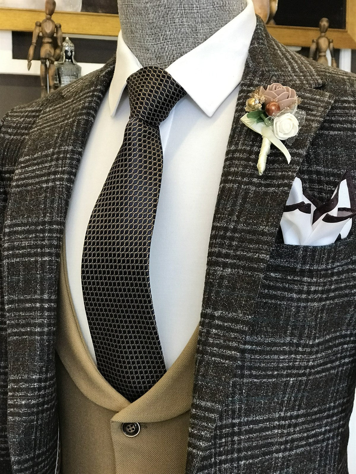 Chic Coffee Plaid Three Pieces Peaked Lapel Business Men Suits