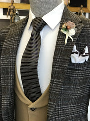 Chic Coffee Plaid Three Pieces Peaked Lapel Business Men Suits