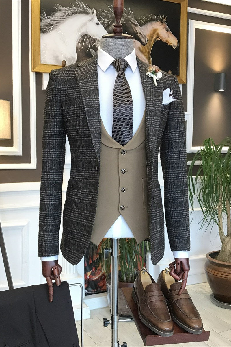 Chic Coffee Plaid Three Pieces Peaked Lapel Business Men Suits