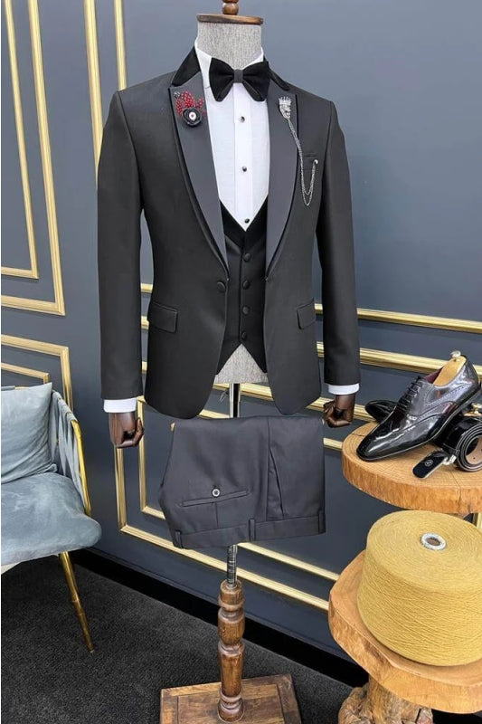 Chic Dark Peaked Lapel Three Pieces Gray Wedding Suits