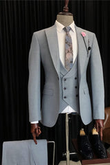 Chic Peaked Lapel Three Pieces Men Gray Business Suits