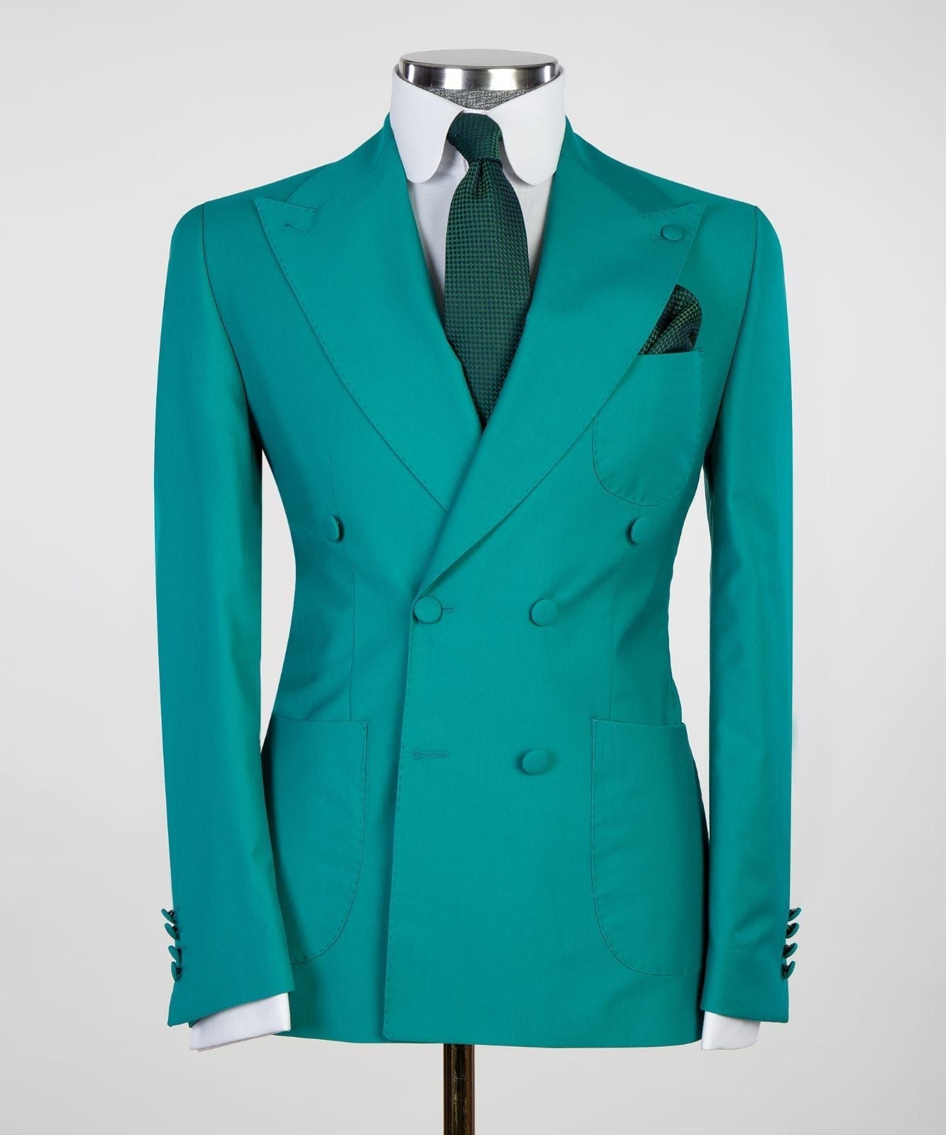 Chic Close Fitting Two Pieces Double Breasted Peaked Lapel Green Prom Suits