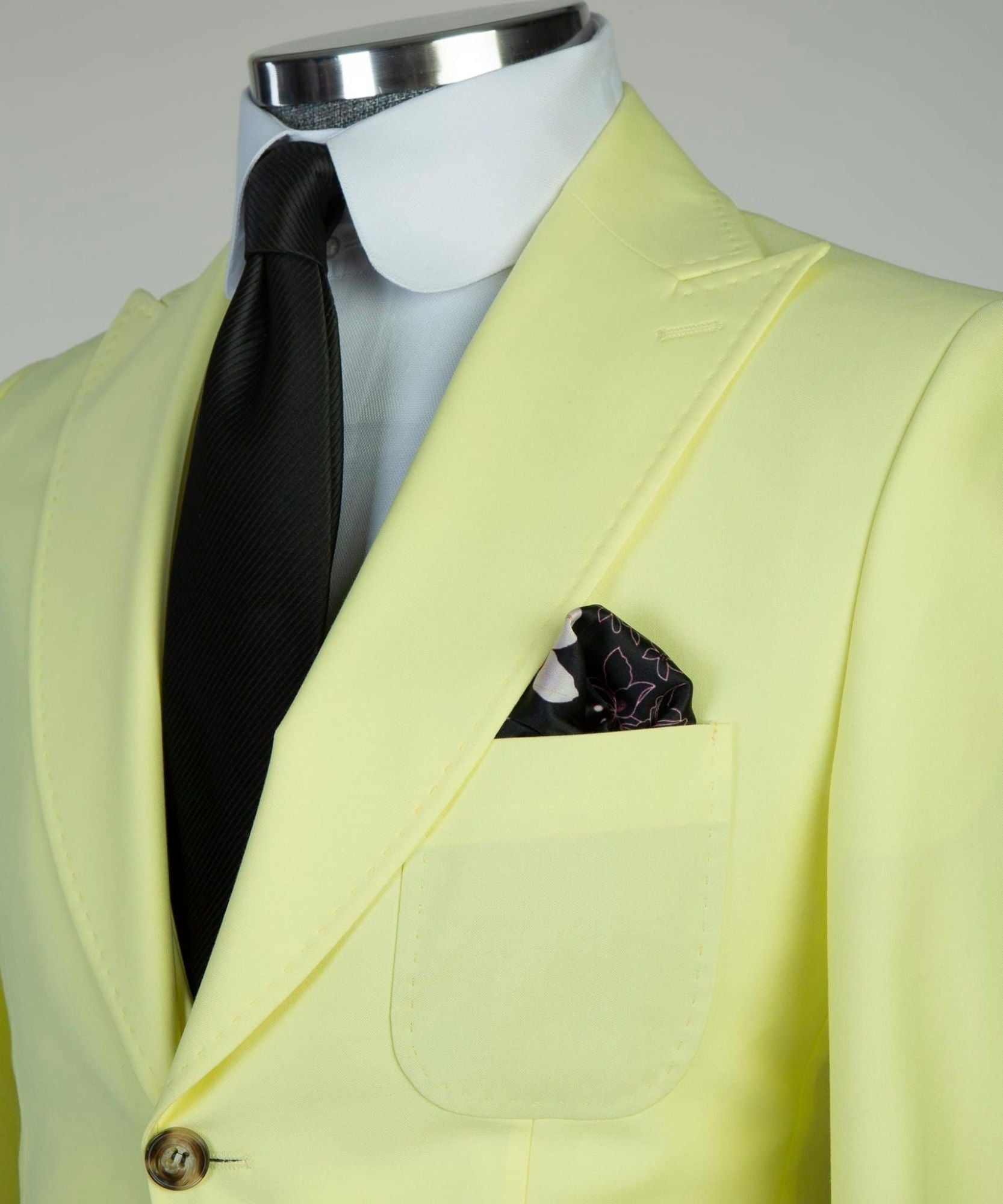 Chic Light Peaked Lapel Three Pieces Men Yellow Business Suits