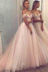 Chic Off the Shoulder Tulle Strapless Sleeveless Long Ball Gown Prom Dress