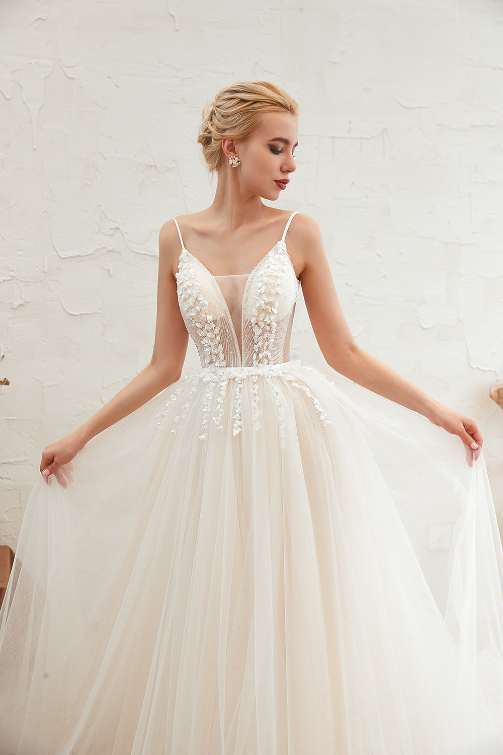 Chic Spaghetti Straps V-Neck Ivory Tulle Wedding Dresses with Appliques-27dress