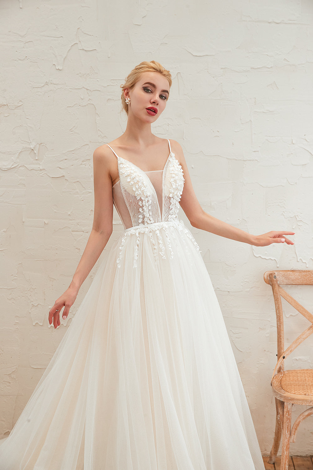Chic Spaghetti Straps V-Neck Ivory Tulle Wedding Dresses with Appliques-27dress