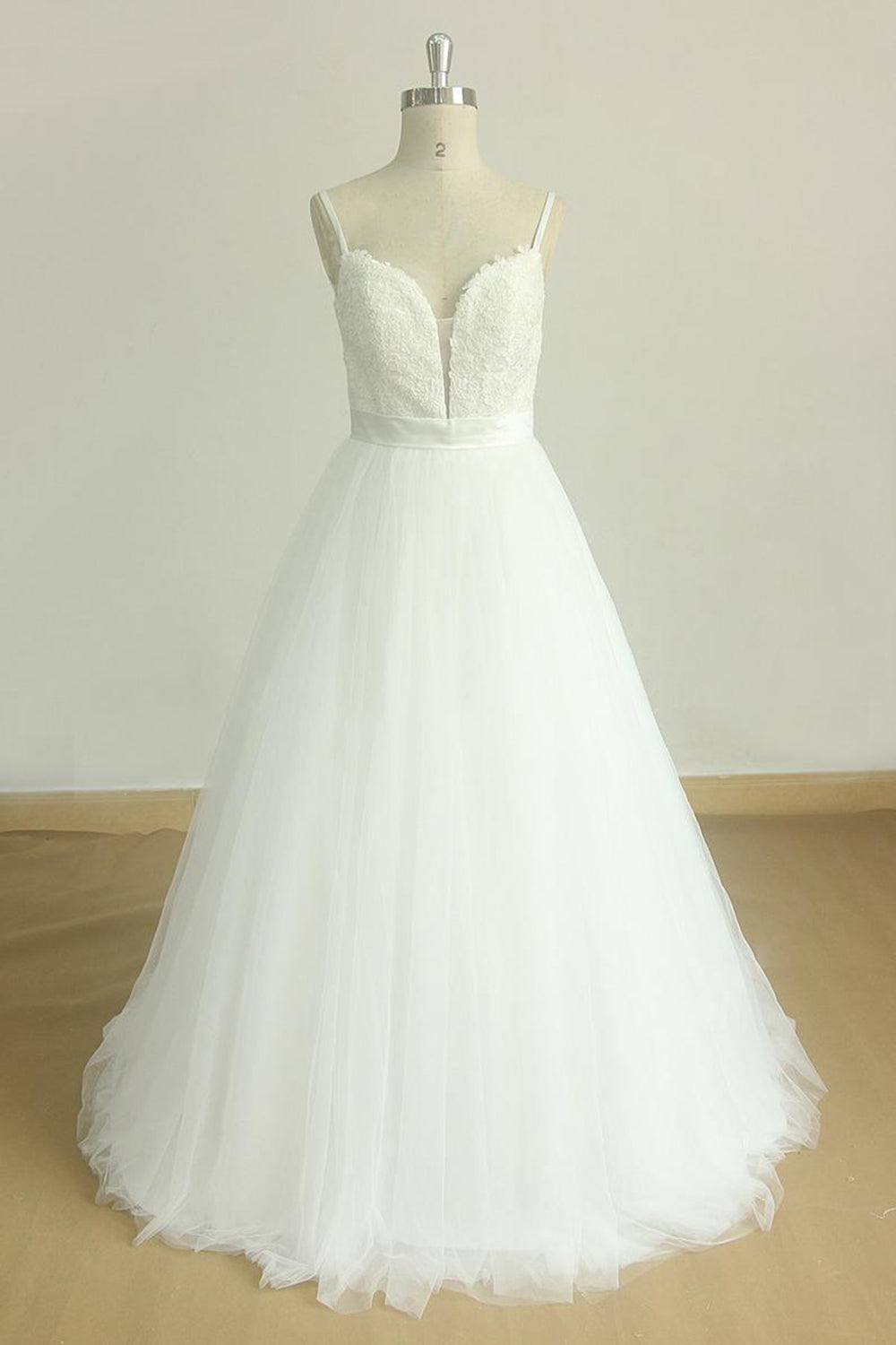 Chic Spaghetti Straps V-Neck Wedding Dresses White Tulle Appliques Bridal Gowns Online-27dress