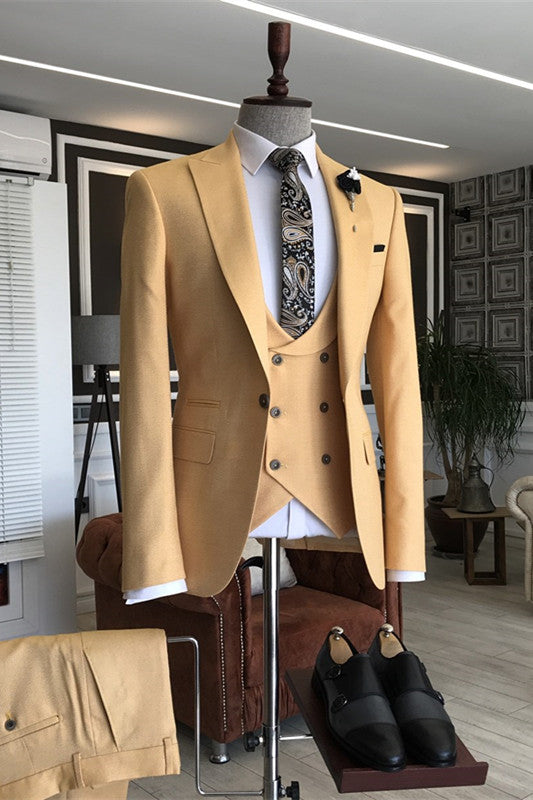 Chic Yellow Peaked Lapel Three Pieces Men Suits For Prom