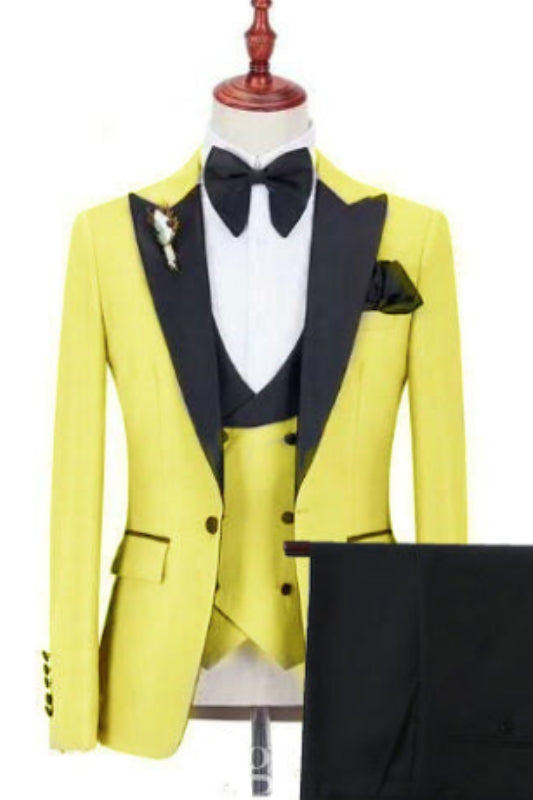 Chic Peaked Lapel Three Pieces Yellow Prom Suits