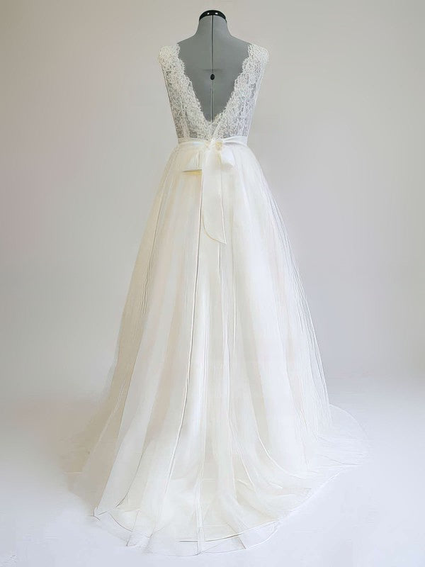Elegant Ball Gown Illusion Tulle Sweep Train Wedding Dress with Appliques Lace