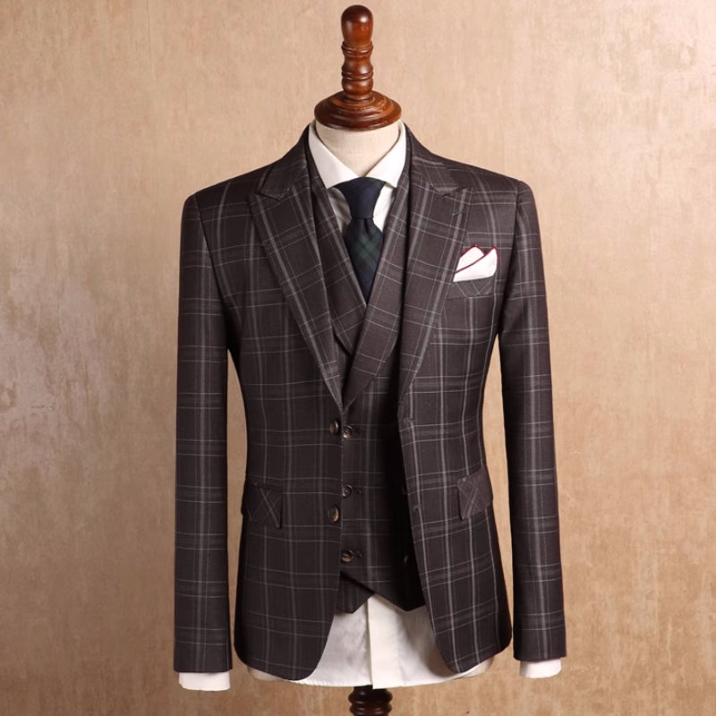 Elegant Coffee Peaked Lapel Three Pieces Plaid Prom Suits