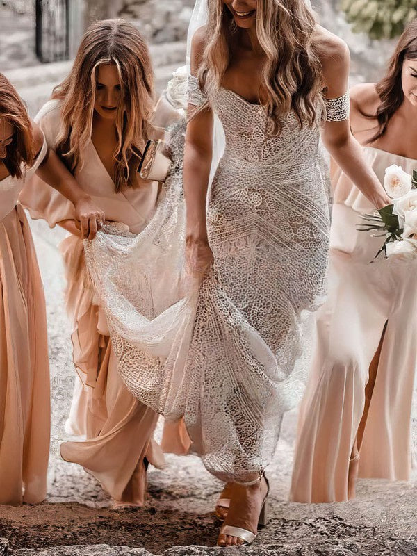 Elegant Sheath/Column Sweetheart Lace Sweep Train Wedding Dress