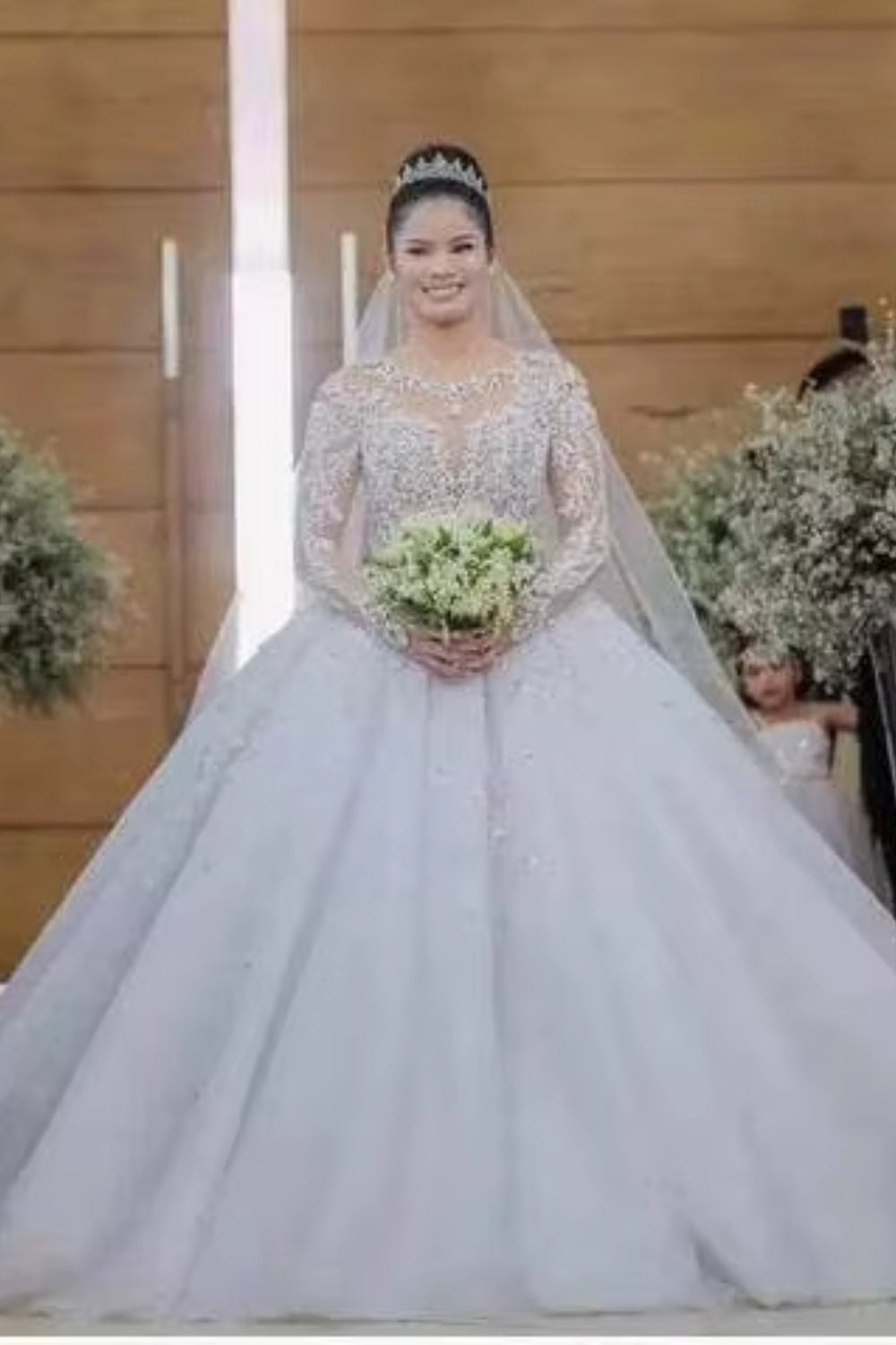 Luxurious Long Sleeves Lace Long Wedding Dress with Rhinestone