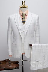 Fashion Three Pieces Plaid Peaked Lapel Men Suits