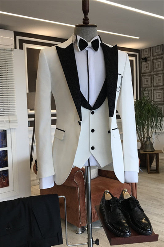 Fashion Peaked Lapel Three Pieces White Wedding Suits