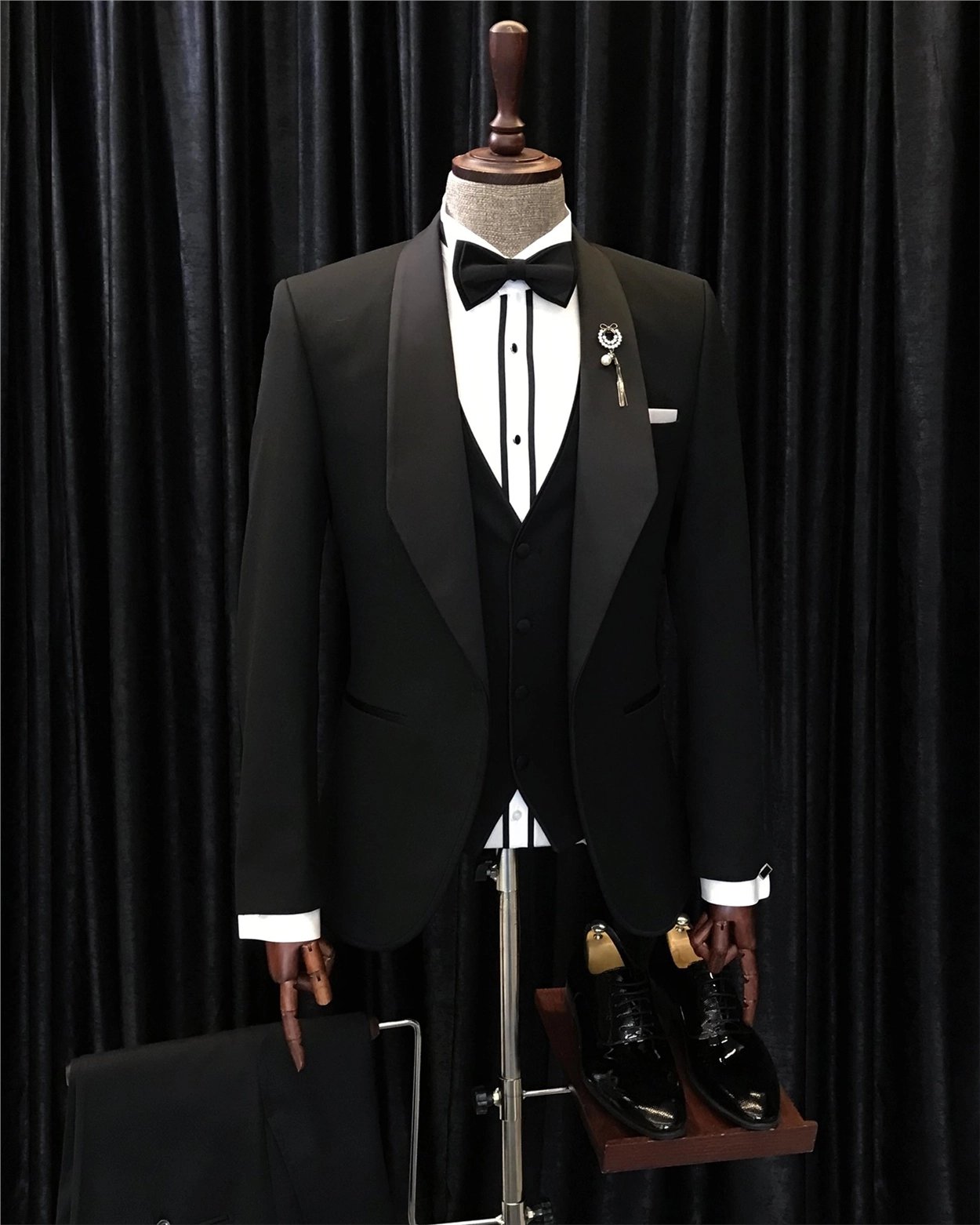 Formal Black Three Pieces Shawl Lapel Men Suits For Wedding