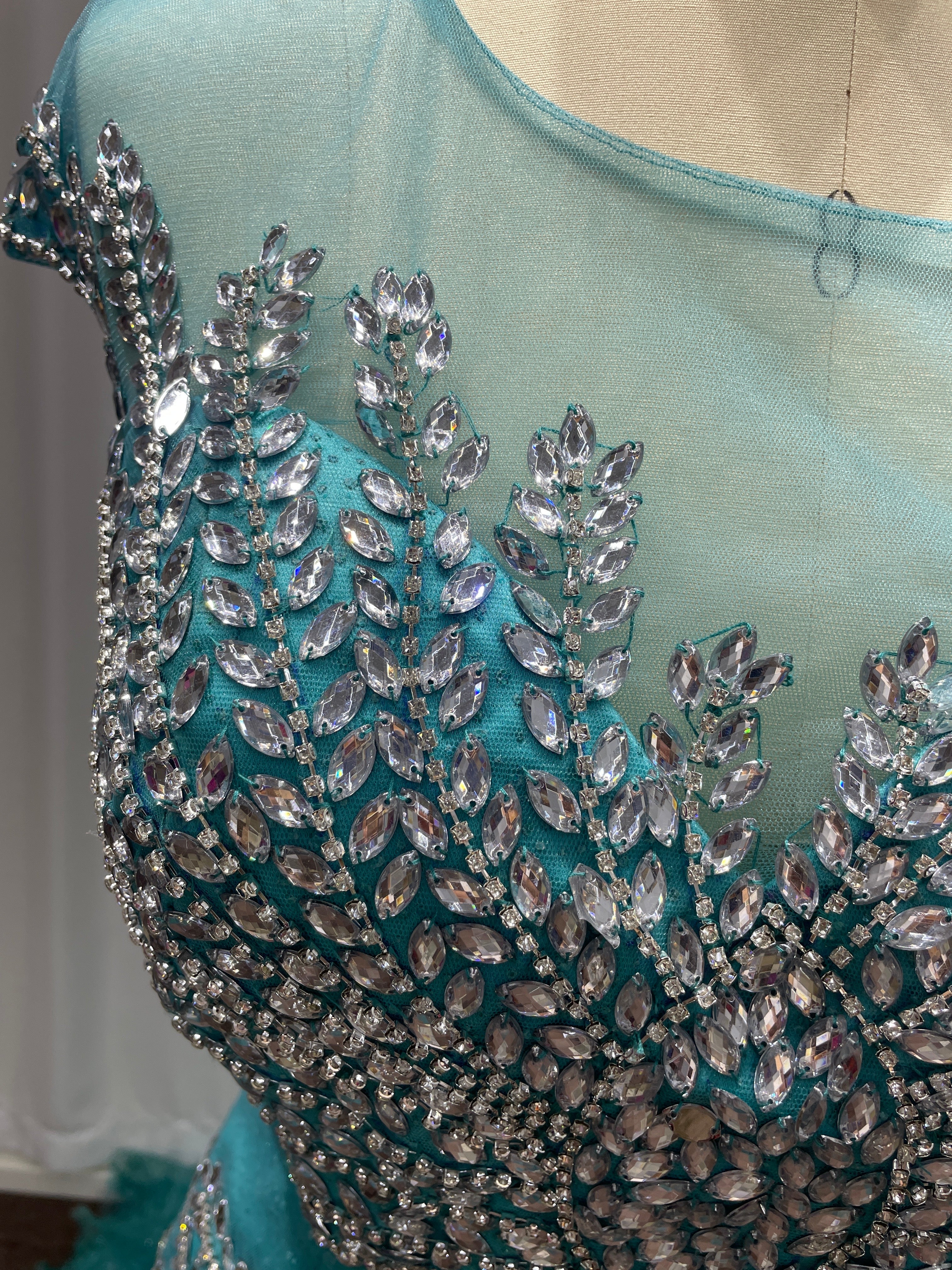 27DRESS Formal Off-the-Shoulder Mermaid Evening Dresses with Beading