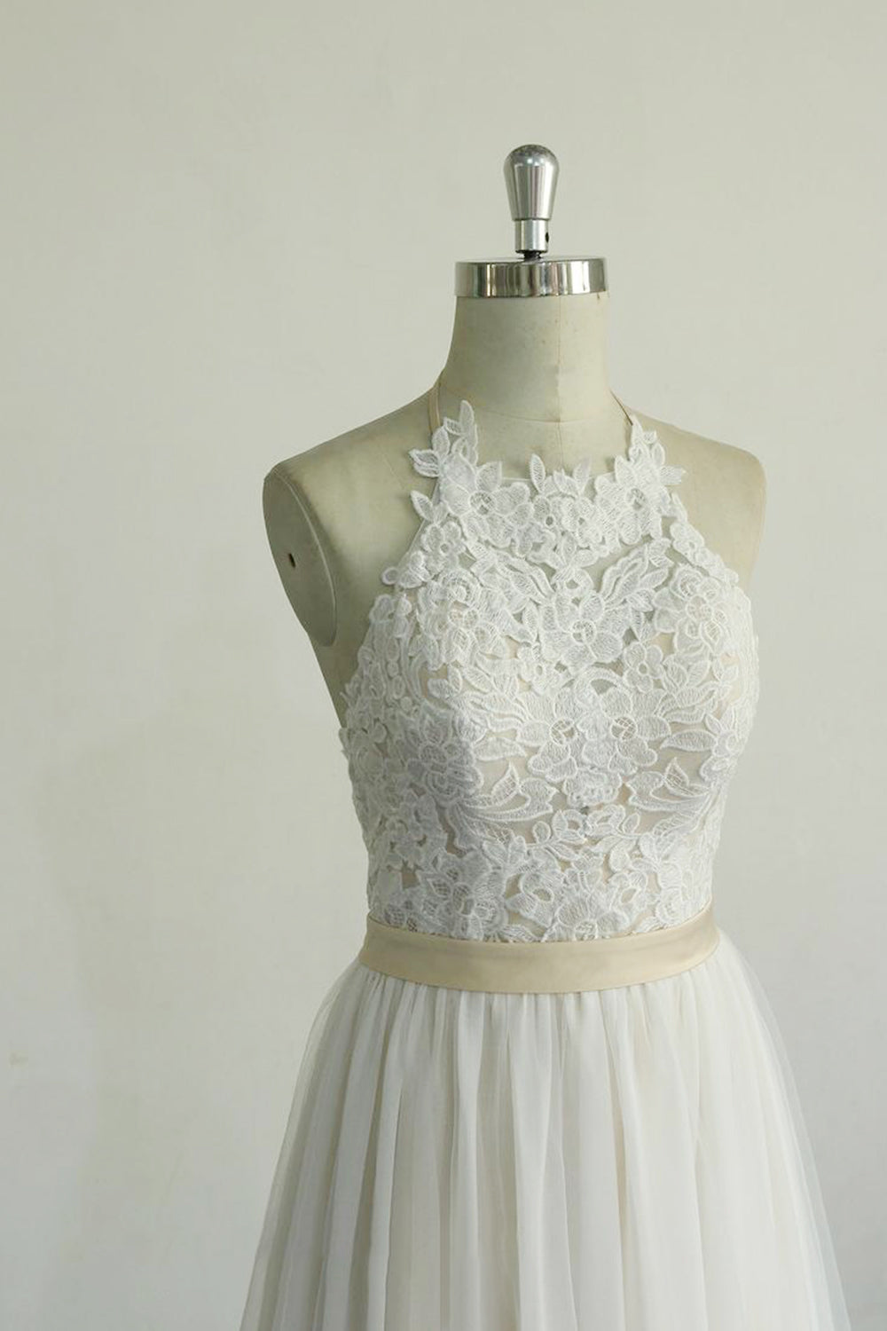 Glamorous Halter Ivory A-line Wedding Dresses Lace Tulle Ruffles Bridal Gowns With Appliques Online-27dress