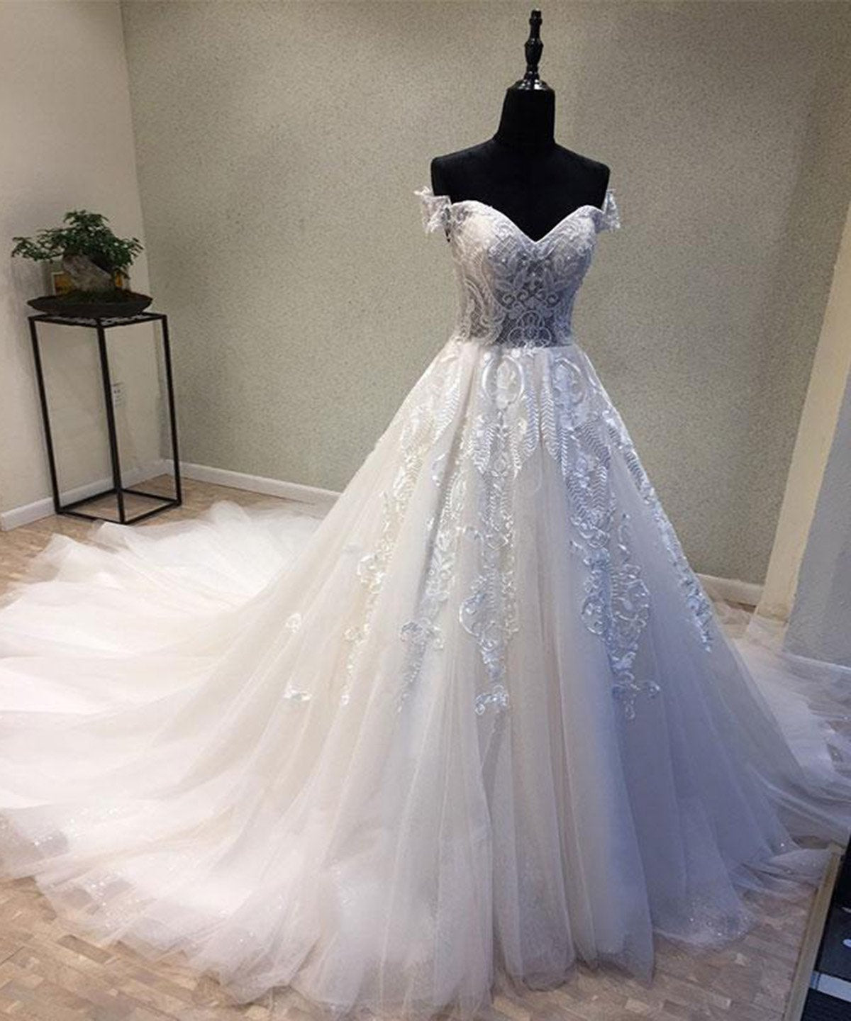 Glamorous Sweetheart Sleeveless Wedding Dress Off Shoulder Sweep Train Bridal Gowns On Sale-27dress