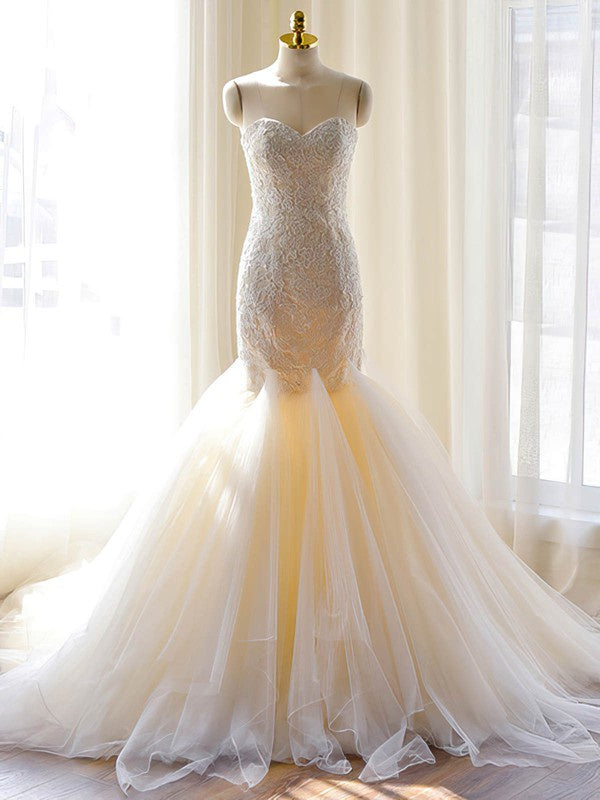 Glamorous Sweetheart Trumpet/Mermaid Wedding Dress with Appliques Lace and Tulle Court Train