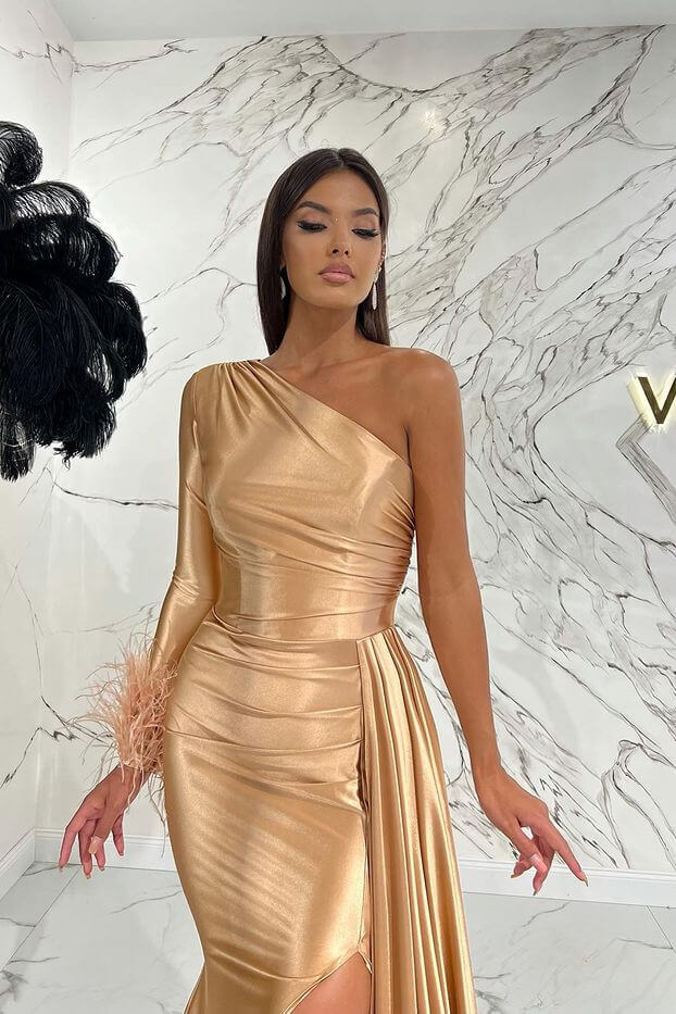 Gorgeous Long Sleeves Mermaid Prom Dress With Split Feathers One Shoulder
