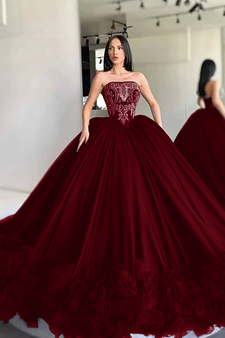 Gorgeous Strapless Ball Gown Prom Dress Sleeveless With Appliques Black