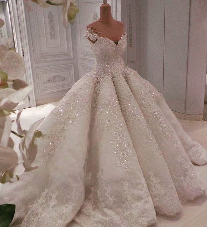 Gorgeous White A-line Ruffles With Appliques V-neck Lace Bridal Gowns 27dress Gorgeous White A-line Ruffles With Appliques V-neck Lace Bridal Gowns 27dress