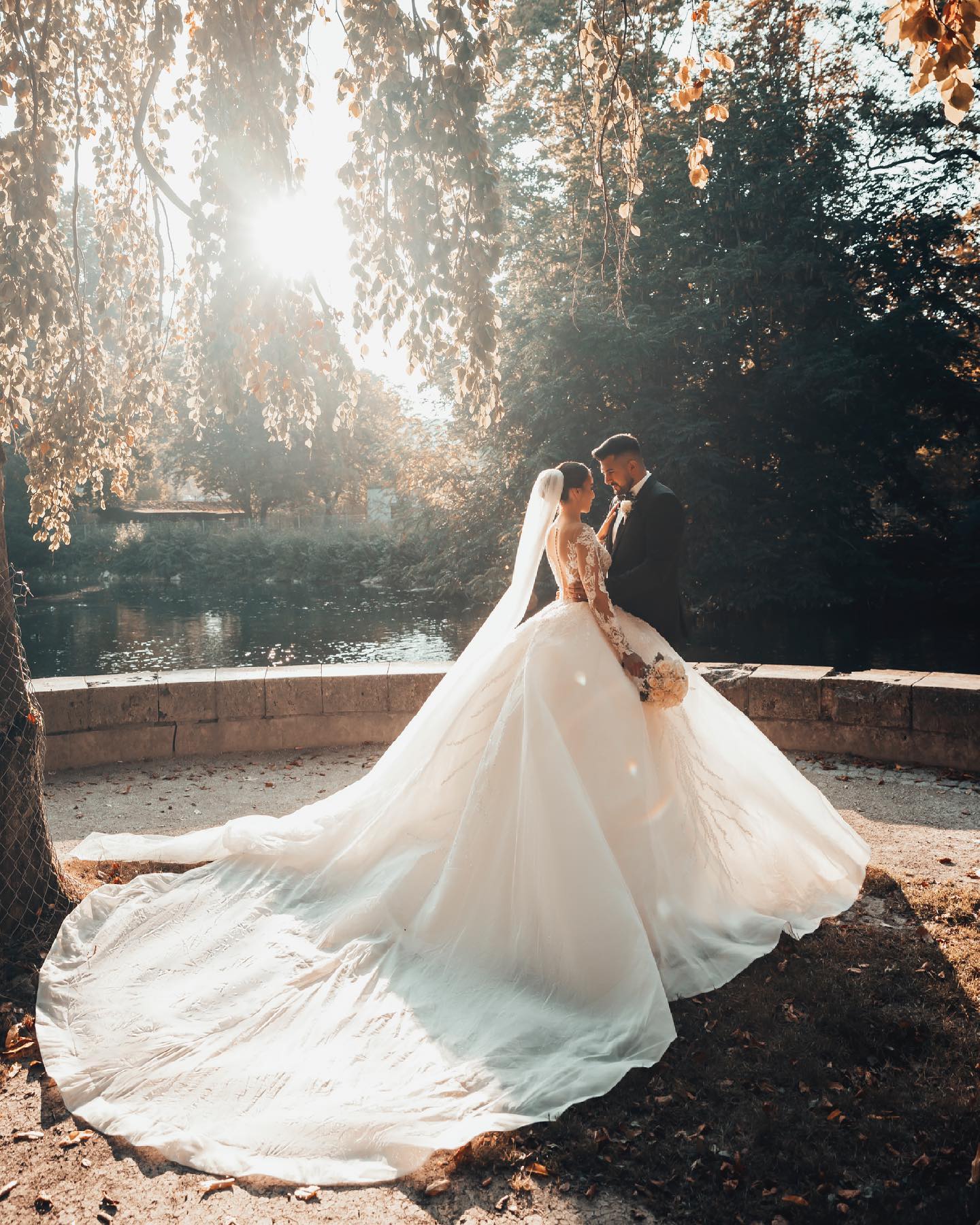 Long Sleeves Ball Gown Wedding Dress V-Neck Tulle With Lace Beads 27dress Long Sleeves Ball Gown Wedding Dress V-Neck Tulle With Lace Beads 27dress