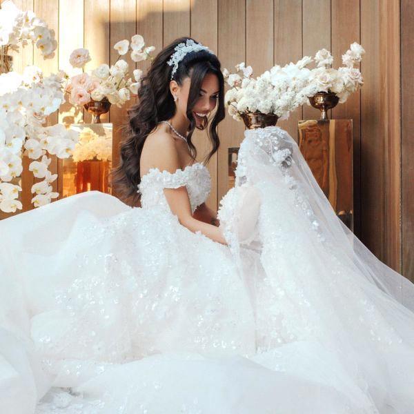 Luxury Long Ball Gown Off The Shoulder Appliques Lace Wedding Dresses-27Dress