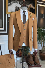 Modern Camel Peaked Lapel Three Pieces Business Suits