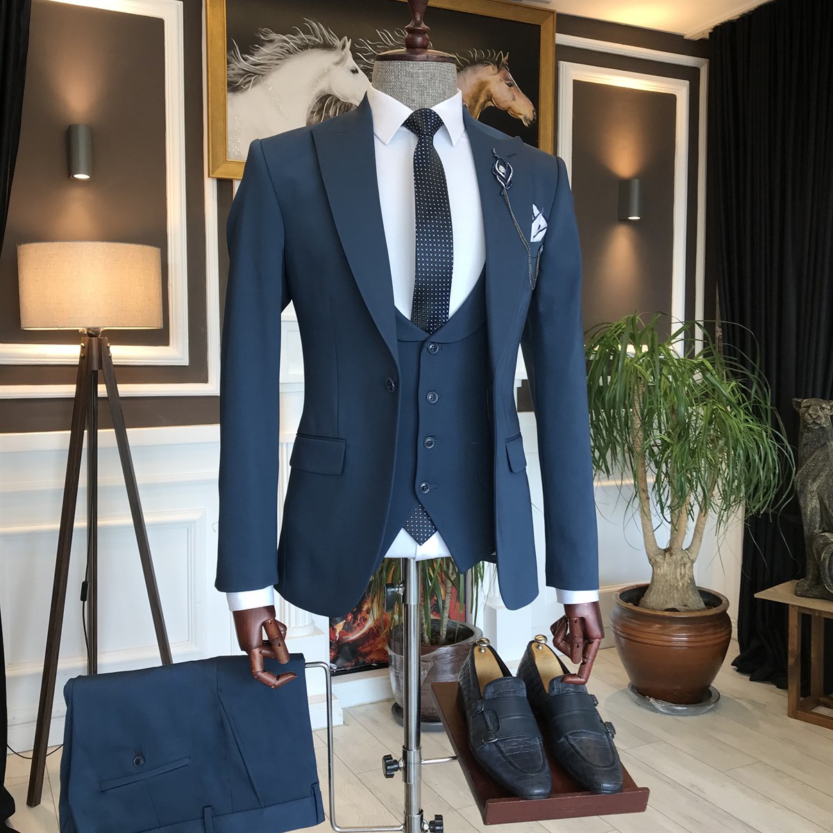 Newest Navy Peak Lapel Three Pieces Men Suits For Business