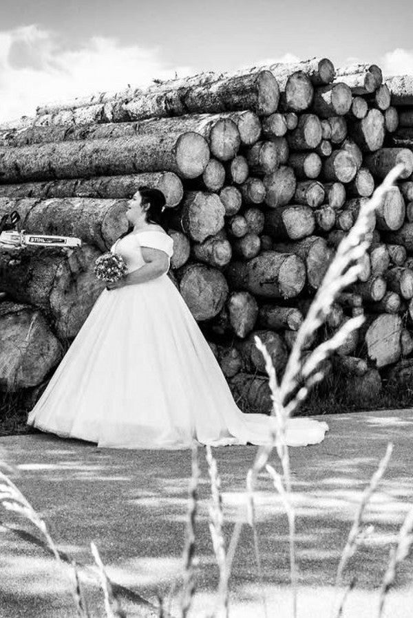 27DRESS Off-the-Shoulder Ball Gown Plus Size Tulle Wedding Dresses