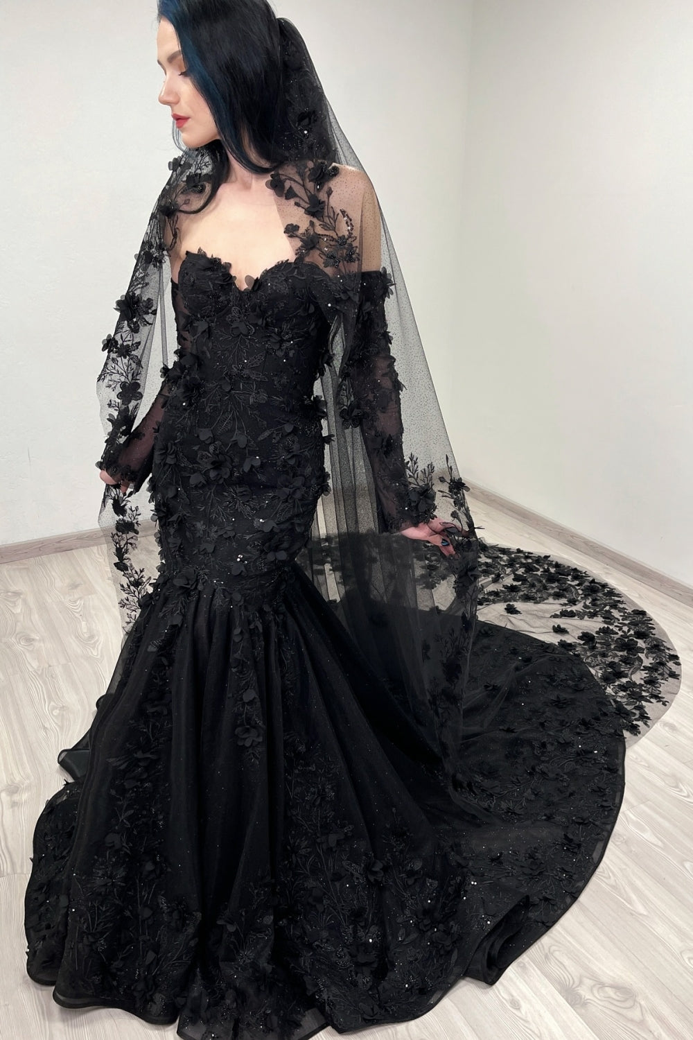 Off-the-Shoulder Sweetheart Mermaid Wedding Dress with Lace Applique-27dress
