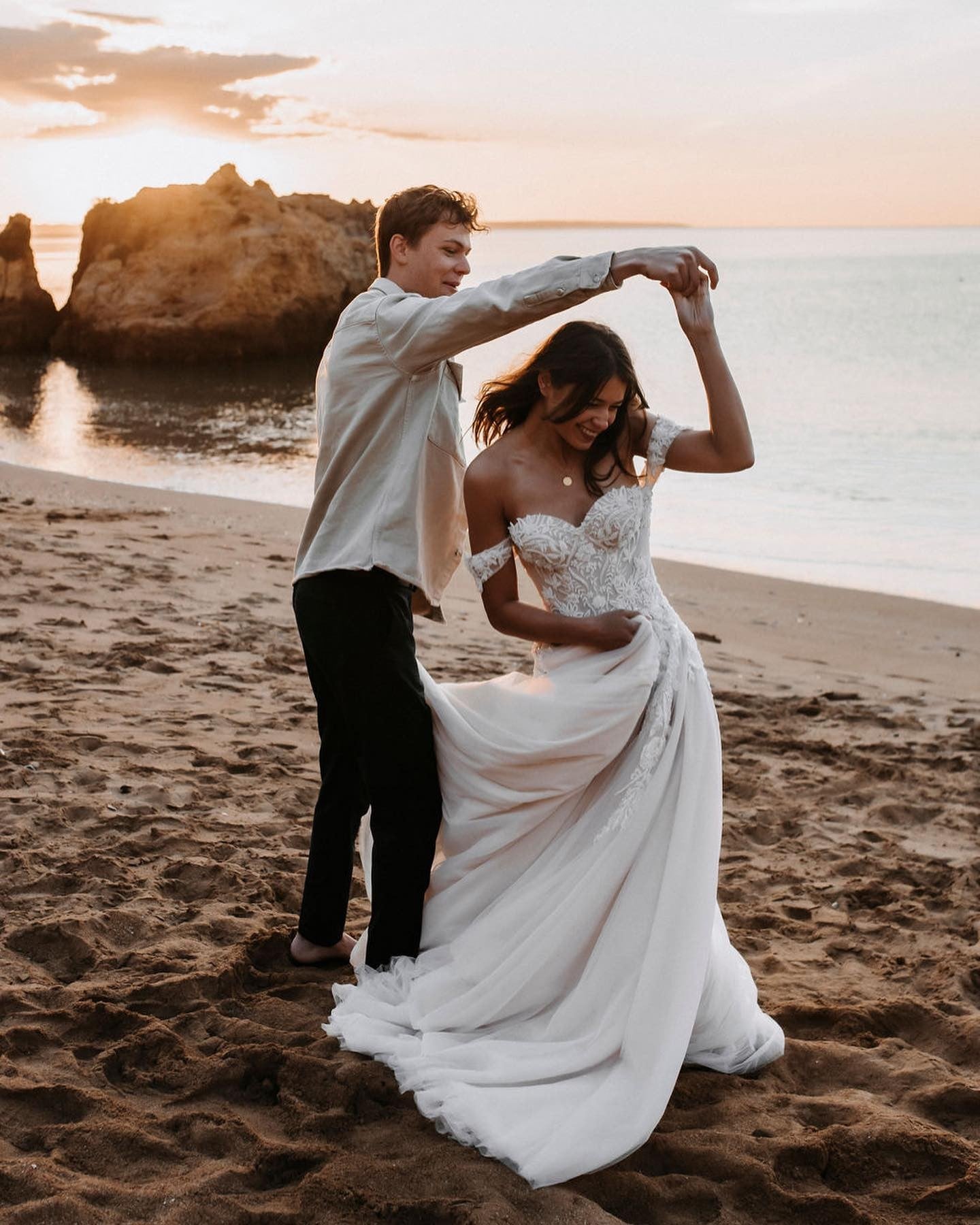 Off-the-Shoulder Tulle Wedding Dress Lace Appliques Long-27dress