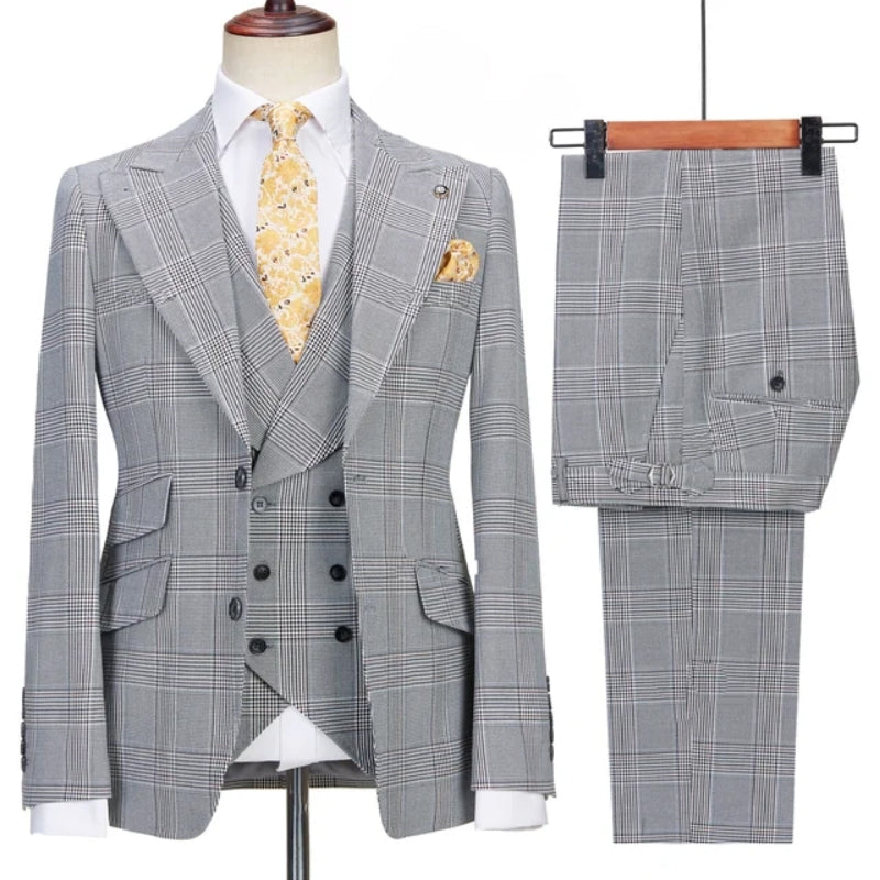 Peaked Lapel Three Pieces Plaid Business Suits