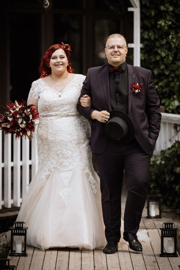 27DRESS Plus Size Short Sleeves V-neck Wedding Dresses with Lace Applique