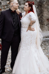 27DRESS Plus Size Short Sleeves V-neck Wedding Dresses with Lace Applique