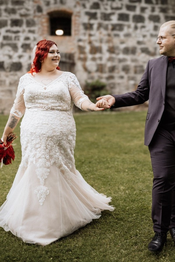 27DRESS Plus Size Short Sleeves V-neck Wedding Dresses with Lace Applique