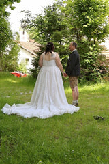 27DRESS Plus Size Sleeveless Tulle Wedding Dresses with Lace Applique