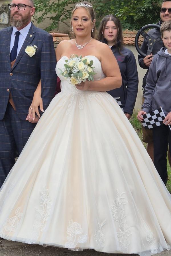 27DRESS Plus Size Strapless Ball Gown Wedding Dresses with Lace Applique