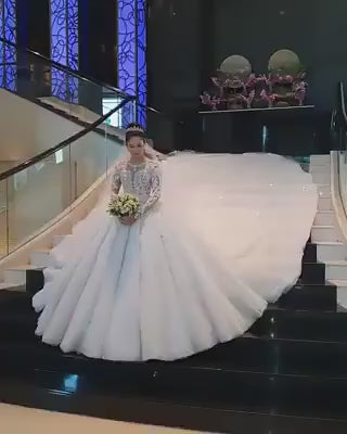 Luxurious Long Sleeves Lace Long Wedding Dress with Rhinestone