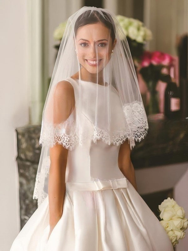 Vintage Ball Gown Scoop Neckline White Satin Wedding Dresses C120