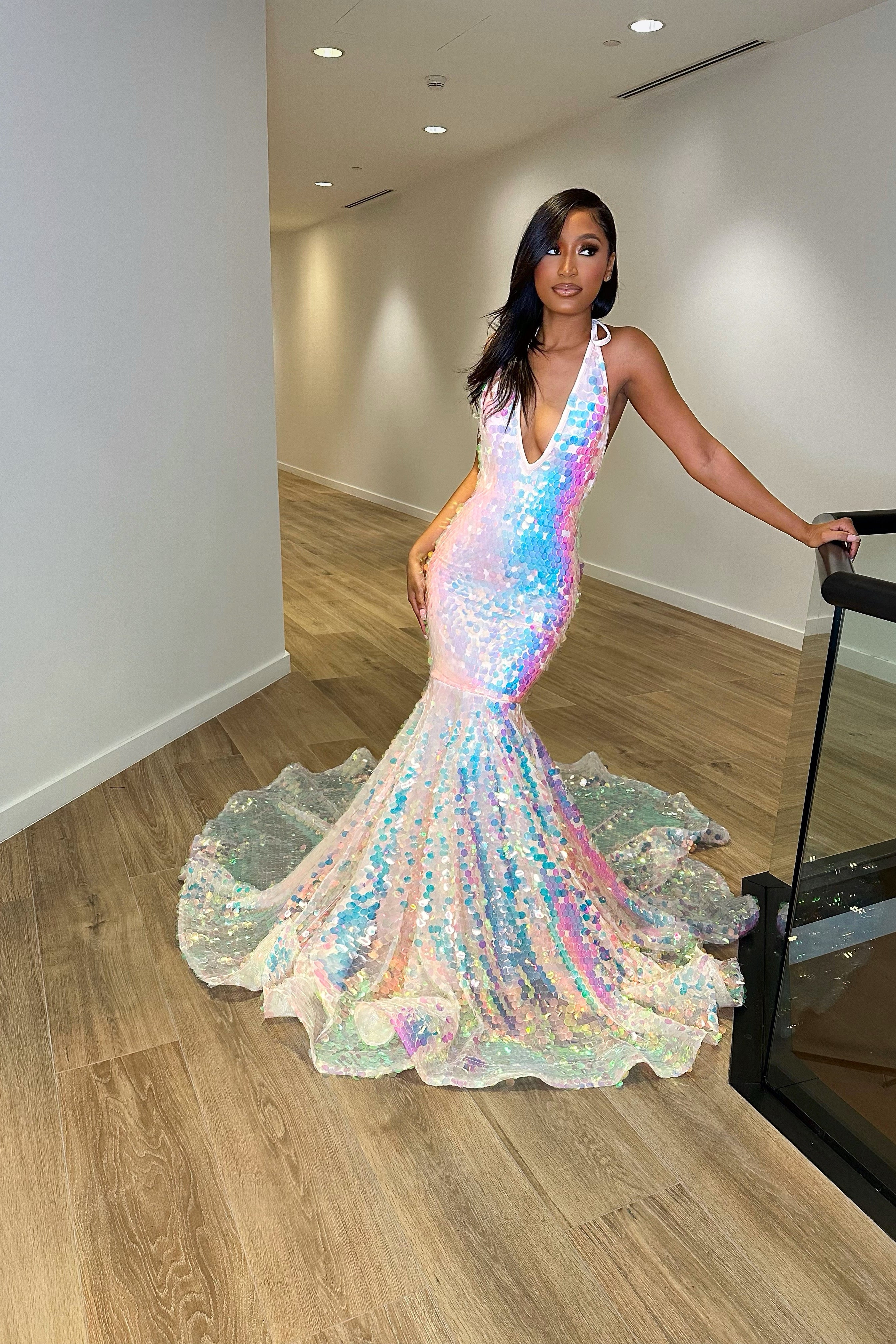 Shining Sequins Halter Deep V Neck Sleeveless Backless Long Mermaid Prom Dress