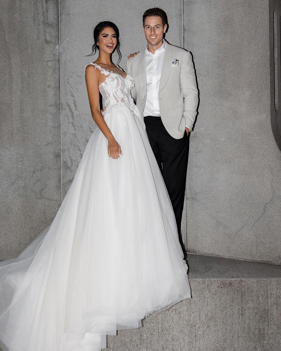 Sleeveless Tulle Wedding Dress Long With Appliques-27dress