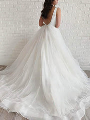 Tulle Court Train Wedding Dress with Scoop Neck Ball Gown