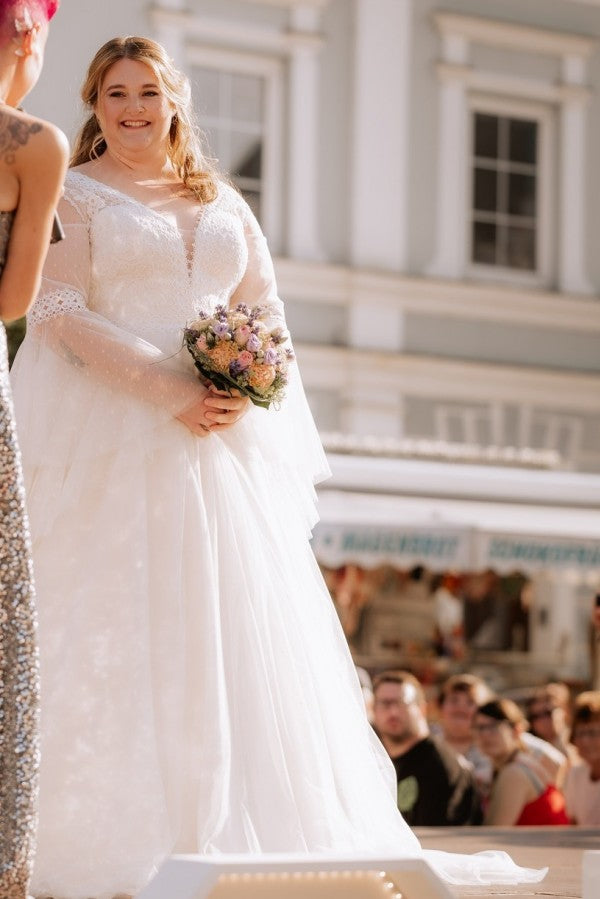 V-neck Long Sleeves Plus Size Lace Wedding Dresses 27dress V-neck Long Sleeves Plus Size Lace Wedding Dresses 27dress