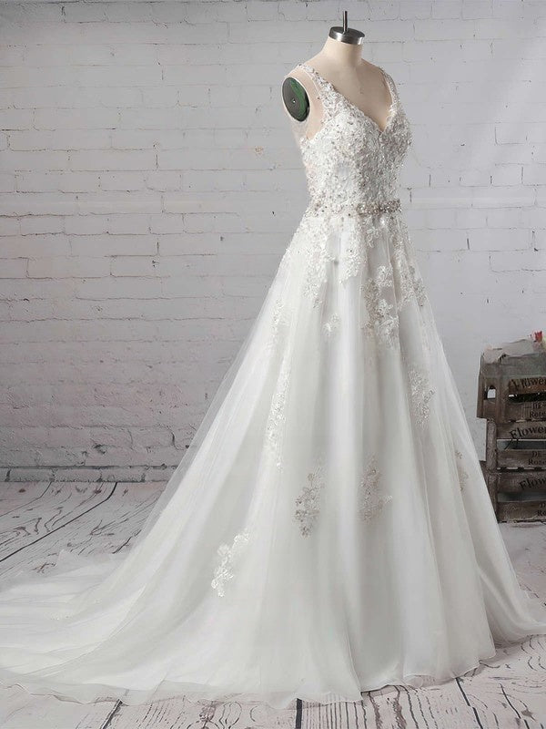 V-neck Tulle Court Train Wedding Dresses With Beading for Ball Gown Look