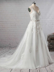 V-neck Tulle Court Train Wedding Dresses With Beading for Ball Gown Look